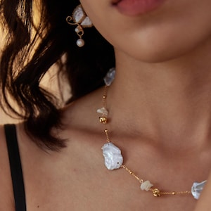 ¡Nuevo! Collar grande de perlas barrocas - Collar de perlas doradas - Collar de cuentas - Perla natural - Collar llamativo - Collar chapado en oro de 18 quilates