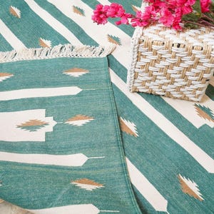 Alfombra Dhurrie de tejido plano de 1,8 x 2,7 m, tejida a mano, con rayas verdes y blancas teñidas con vegetales naturales, de algodón con rayas verdes, estilo bohemio tribal.