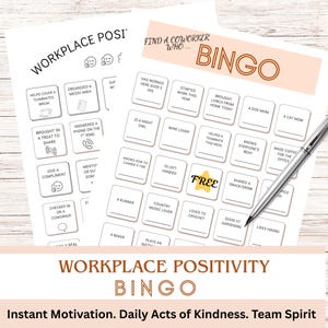 以下が含まれることがあります： 「Workplace Positivity Bingo」と印刷された2枚の白い紙と、銀色のペン。ビンゴカードには、「今週チームメイトを助けた」や「スナック/ドリンクを共有した」などのプロンプトがあります。
