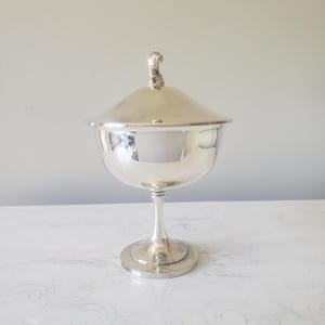 Vintage Silverplate Covered Compote Candy Dish Pedestal Bowl with Lid & Finial - Oneida Silversmiths