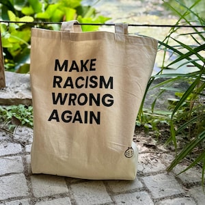 Jutebeutel „Make Racism Wrong Again“ – Antirassismus Stoffbeutel – mit Bodenfalte - OEKO-TEX®-zertifiziert – Statement Bag