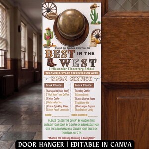Pode incluir: Um cabide de porta com tema ocidental, com um gráfico de maçaneta e o texto "BEST IN THE WEST" para a Semana de Apreciação de Professores e Funcionários. Inclui um menu de serviço de quarto com opções de bebidas e lanches. A parte inferior diz "DOOR HANGER | EDITABLE IN CANVA."