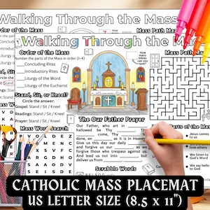 Puede incluir: Un mantel individual católico con el título "Walking Through the Mass" y una ilustración detallada de un altar de iglesia. Incluye secciones para el Orden de la Misa, la búsqueda de palabras y el Padre Nuestro. Mide 21,6 x 27,9 cm.