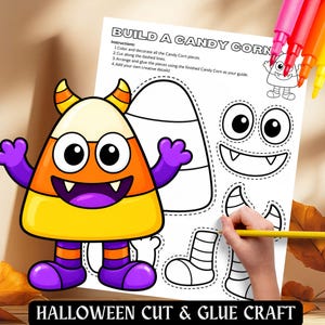 Op de afbeelding: Een printbaar activiteitenblad getiteld BUILD A CANDY CORN met instructies en zwart-wit omtrekken van monsteronderdelen. Een ingekleurd candy corn monster met oranje, gele en paarse kenmerken wordt als voorbeeld getoond.