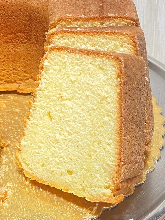 Moist Southern Pound Cake | Rich Buttery Vanilla Cake | Homemade Old-Fashioned Dessert | Classic Southern Baking