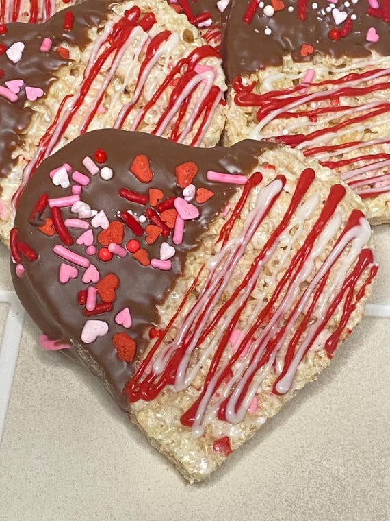 Valentine’s Day Dipped Heart Rice Krispie Treat