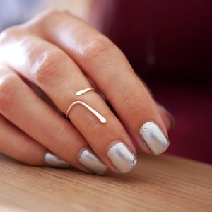 Minimalist Open Curve Ring in Sterling Silver – Modern Adjustable Ring | Dainty Geometric Jewelry for Everyday Wear