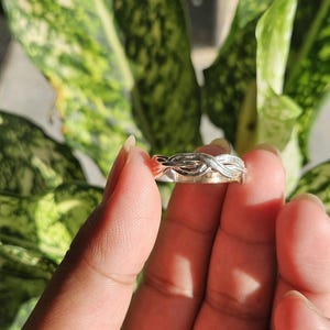 Twisted Vine Leaf Ring in Sterling Silver – Handmade Nature-Inspired Band | Botanical Jewelry for Her