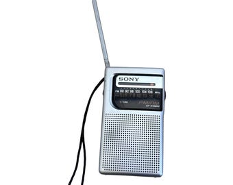 Radio portátil de bolsillo Sony ICF-S10MK2 AM/FM, color plata, compacta, de mano, estilo vintage, FUNCIONA