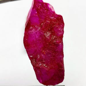 Natürlicher Bixbit roter Beryl rauer rauer Edelstein roter Beryl Bixbit raue Edelstein Geschenke für Beryll K13