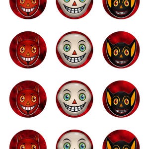 Può includere: Una collezione di grafiche circolari a tema Halloween. Ogni grafica presenta un diavolo sorridente, un teschio o una faccia di gatto nero. Il diavolo è rosso con occhi e corna gialle. Il teschio è bianco con occhi blu e verdi.