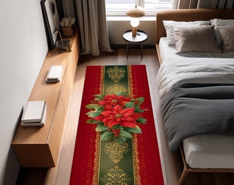 Op de afbeelding: Een rechthoekig rood tapijt met een centraal groen paneel met gouden filigraan en een poinsettia bloemstuk. Het tapijt heeft een decoratieve rand en is geschikt voor een slaapkamer of woonkamer.