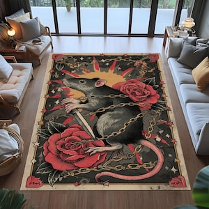 Può includere: Tappeto decorativo con un'illustrazione stilizzata di un ratto che tiene un pugnale, circondato da rose rosse e catene d'oro. Il tappeto ha un'estetica vintage con una tavolozza di colori scuri e accenti di stelle.