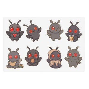 Puede incluir: Una hoja de pegatinas con ocho ilustraciones de polillas de dibujos animados. Las polillas se representan en varias poses, con grandes ojos rojos y tonos grises y negros. Algunos sostienen un corazón, una galleta, un libro o una bebida. Algunos llevan una sudadera con capucha.