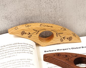 Personalized Wooden Thumb Book Page Holder, Custom Birth Flower Book Page Holder, Gift for Book Lovers, Anniversary, Christmas Gift for Her