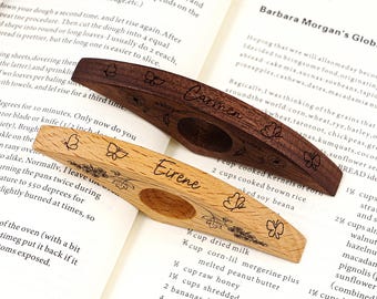 Personalized Wood Thumb Book Page Holder, Gift for Reader, Book Lover Gift, Custom Name Bookmark, Birth Flower Book Page Holder Gift for Her