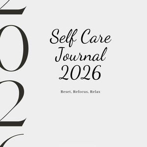 Könnte beinhalten: Ein minimalistisches Design für ein "Self Care Journal 2026" mit den Worten "Reset, Refocus, Relax". Die Zahlen "2026" sind groß und schwarz. Die Worte "Self Care Journal" sind in Schreibschrift. Das Logo "BOY BYE CLUB" befindet sich unten.