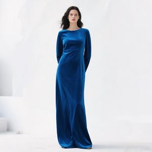 Royal Blue Velvet Maxi Dress: Elegant Long Sleeve Evening Gown