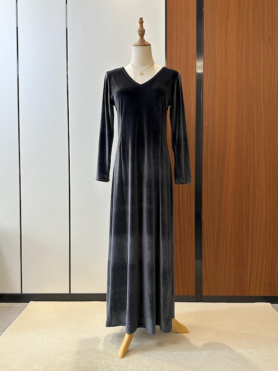 Black Velvet Maxi Dress: Elegant Silk Blend V-Neck Evening Gown Black Velvet Maxi Dress: Elegant Silk Blend V-Neck Evening Gown