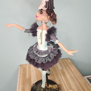 Um an Ort und Stelle zu bleiben, musst du weiter rennen — Alice im Wunderland