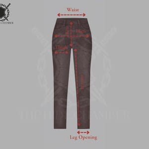 Puede incluir: Pantalones marrones con etiquetas de medici&oacute;n para cintura, tiro, caderas, muslo, entrepierna y abertura de la pierna. El texto "THE HIDE CHAMBER" est&aacute; en la parte superior izquierda e inferior central de la imagen.