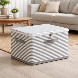 Puede incluir: Un letrero de madera rústica con el texto "Welcome to our home" en letras blancas. El letrero presenta un acabado envejecido y un diseño sencillo y acogedor, ideal para la entrada.