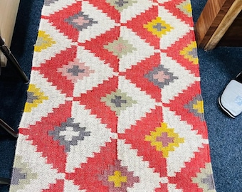 Alfombra Kilim de yute y lana tejida a mano: Dhurrie tradicional india