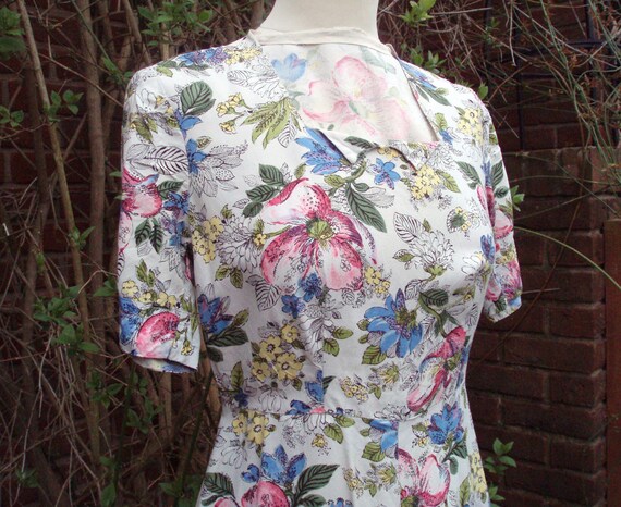 Pretty 0riginal 1940s floral day dress UK 10 12 US