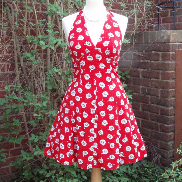 Halter red daisy print dress, full skirt, rockabilly style French UK 10 US 6-8 FR 38.