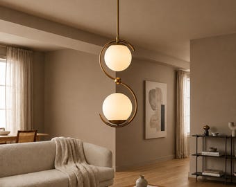 Modern dubbel globformad pendellampa i rå mässing, vitt frostat glas, hängande ljuskrona i massiv mässing