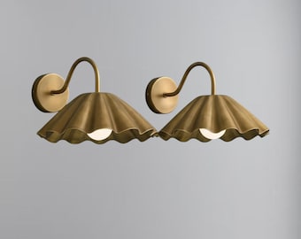 Italian Stilnovo Style Ruffle Wall Sconce - Mid Century Modern Wall Lamp For Bedside Light