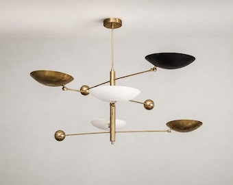 Moderne 5-flammige Deckenleuchte aus Messing, mobiler Kronleuchter im Mid-Century-Stil, skulpturale Esszimmerbeleuchtung