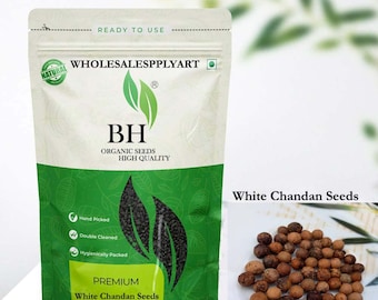 以下が含まれることがあります： 「White Chandan Seeds」と書かれた白と緑の袋で、「WHOLESALESPPLYART」と「BH ORGANIC SEEDS HIGH QUALITY」の文字があります。袋には「Hand Picked」、「Double Cleaned」、「Hygienically Packed」とも書かれています。右側に少量の種があります。