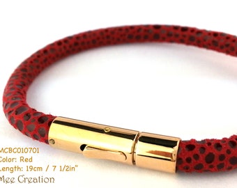 MCBC010701) 5mm Genuine Fish Dot Print Leather Stainless Steel Circular Clasp Bracelet (19cm / 7 1/2")