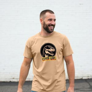 Clever Girl T-Shirt – Raptor Graphic Tee | Jurassic Park Inspired Shirt | Funny Dino Quote Top | 90s Movie Lover Gift | Unisex Fit