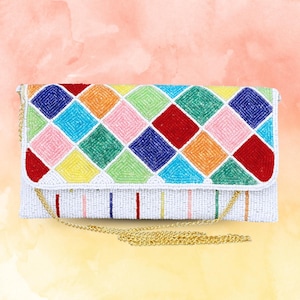 Weiß und mehrfarbig perlenbesetzte Clutch & Tasche mit Kette || Party und Hochzeit / Braut Clutch Tasche oder Geldbörse mit Kette für Frauen.