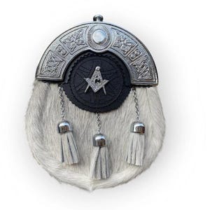 Men&#39;s Scottish White Kilt Sporran Masonic Badge 100% Leather Sporran With Chain Belt