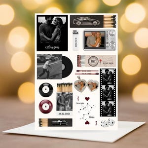 Könnte beinhalten: Eine Collage aus romantischen und sentimentalen Gegenständen, darunter Fotos, ein Feuerzeug, Streichhölzer und eine Schallplatte. Die Bilder zeigen Paare, Daten und Tierkreiszeichen. Der Text "I Love You" ist sichtbar.