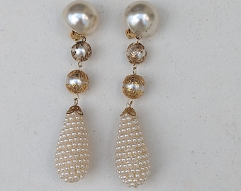 Vintage Dangling Ear Clips In Golden Metal And Pearly Pearls