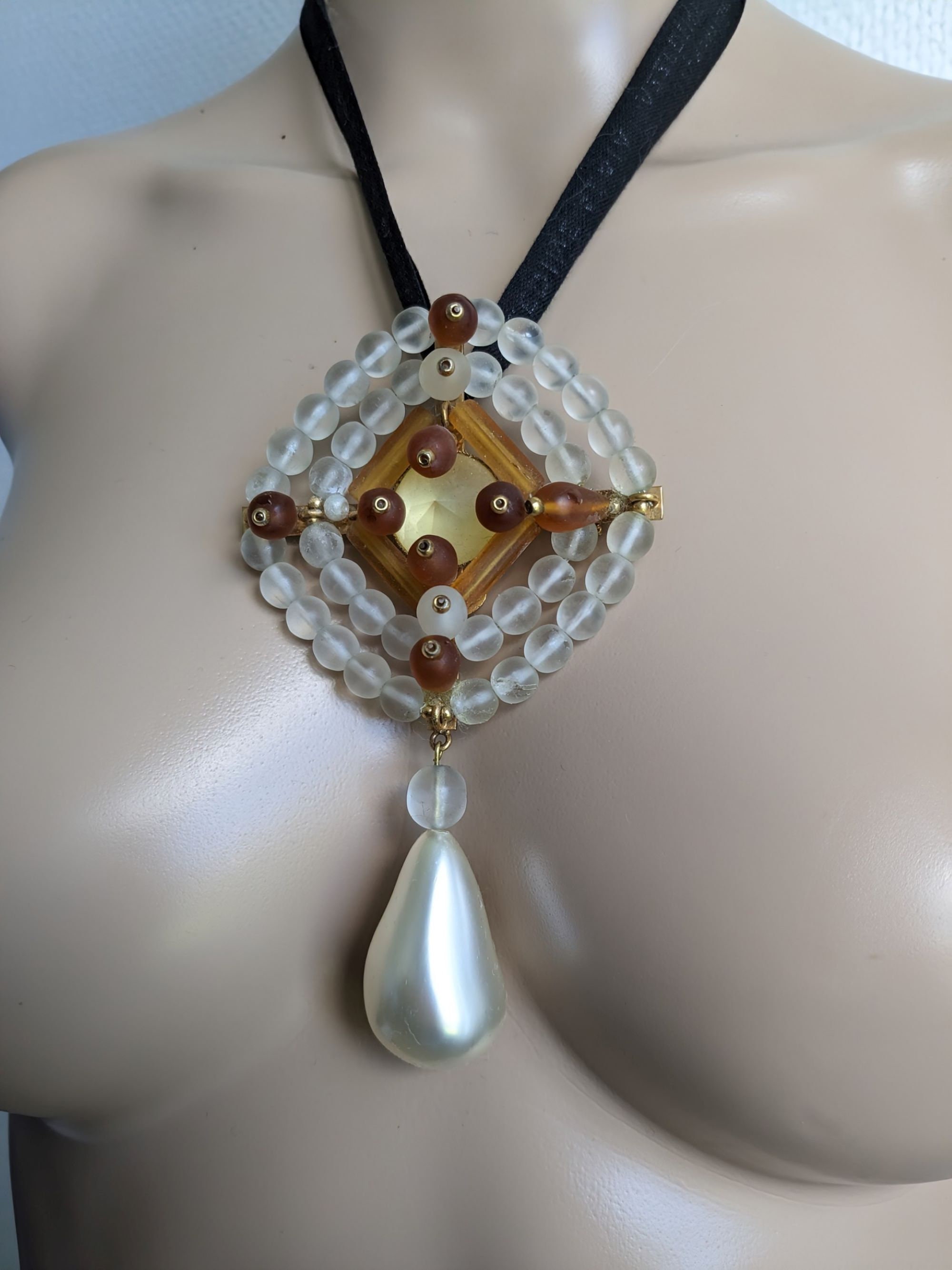 イヴサンローラン ブローチ ペンダントトップ アンティーク アクセサリー