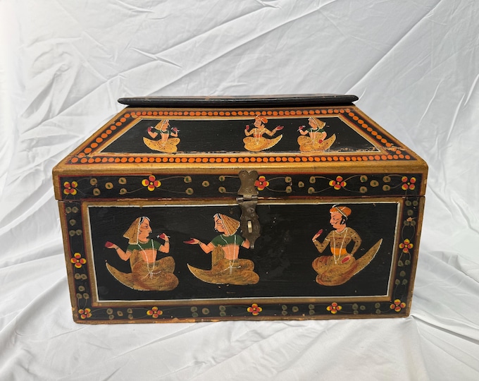 Vintage Rajasthani Hand-Painted Dowry Chest – Antique Indian Storage Trunk with Mughal Miniature Art – Truncated Pyramid Lid – 19” x 13” x 1