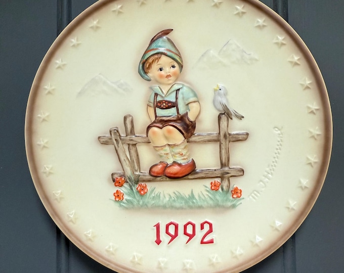 1992 M.J. Hummel Goebel Collector Plate | “Boy on Fence” 22nd Annual Edition