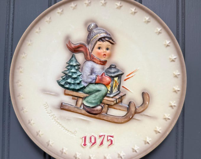 1975 M.I. Hummel Annual Plate – “Boy on Sled with Lantern” – Goebel West Germany – Hum 268