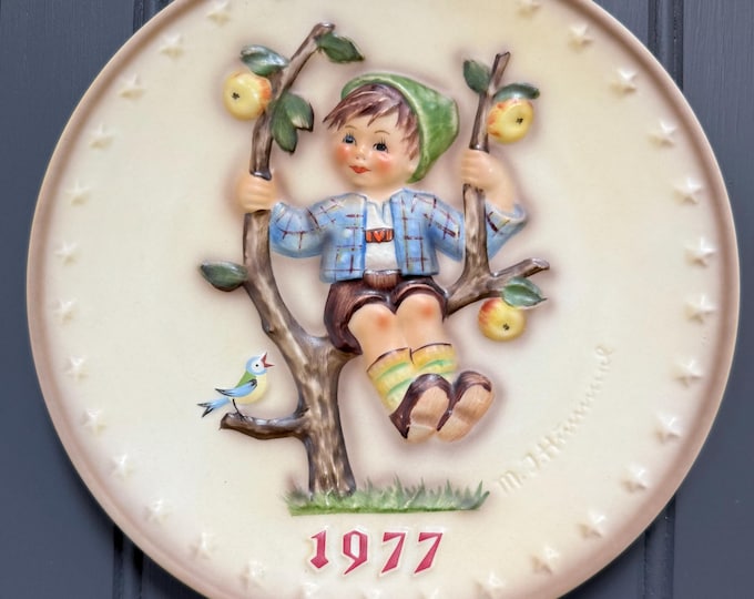 1977 M.I. Hummel Annual Plate – “Boy in Apple Tree” – Goebel West Germany – Hum 270