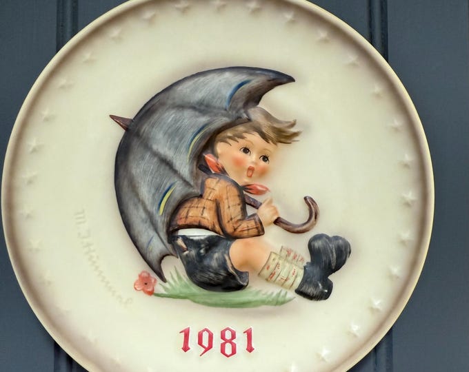 1981 M.I. Hummel Annual Plate – “Umbrella Boy” – Goebel West Germany – Hum 274