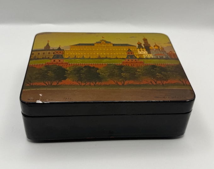 Vintage Russian Lacquer Box Moscow Kremlin Hand Painted Papier Mache Jewelry Trinket Box Soviet Era Decor