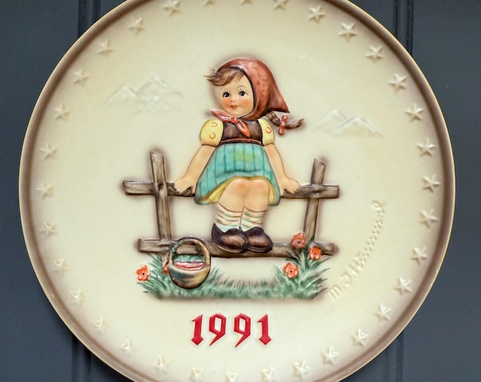 1991 M.J. Hummel Goebel Collector Plate | “Girl on Fence” 21st Annual Edition