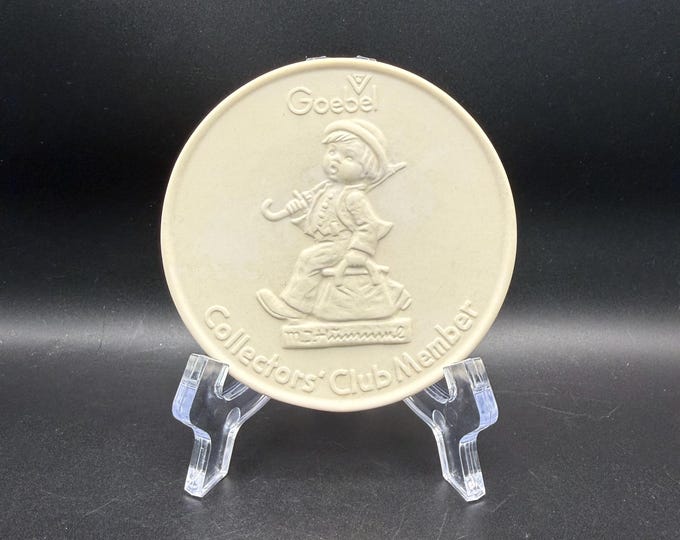 Goebel Collectors Club Member Plaque | W. Germany | Hummel Style Relief Medallion | 4 Inch Vintage Wall Decor