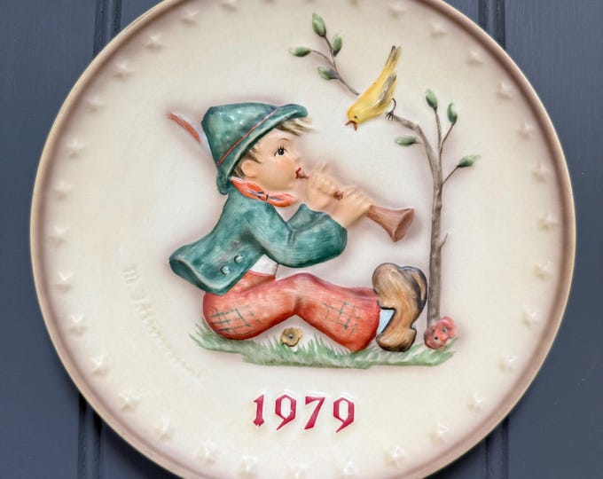 1979 M.I. Hummel Annual Plate – “Boy with Horn & Bird” – Goebel West Germany – Hum 272