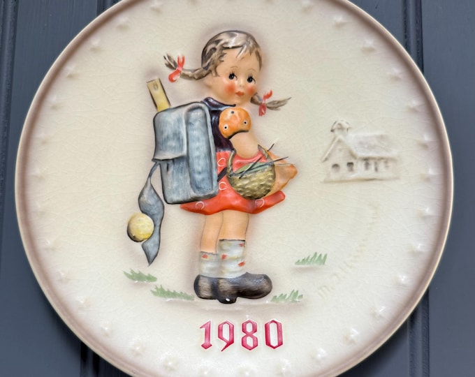 1980 M.I. Hummel Annual Plate – “School Girl with Doll” – Goebel West Germany – Hum 273